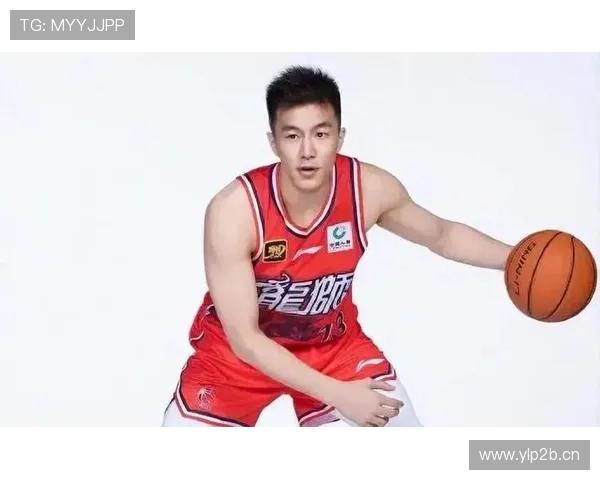 [CBA]张兴亮长传前场 道格拉斯双手扣篮.